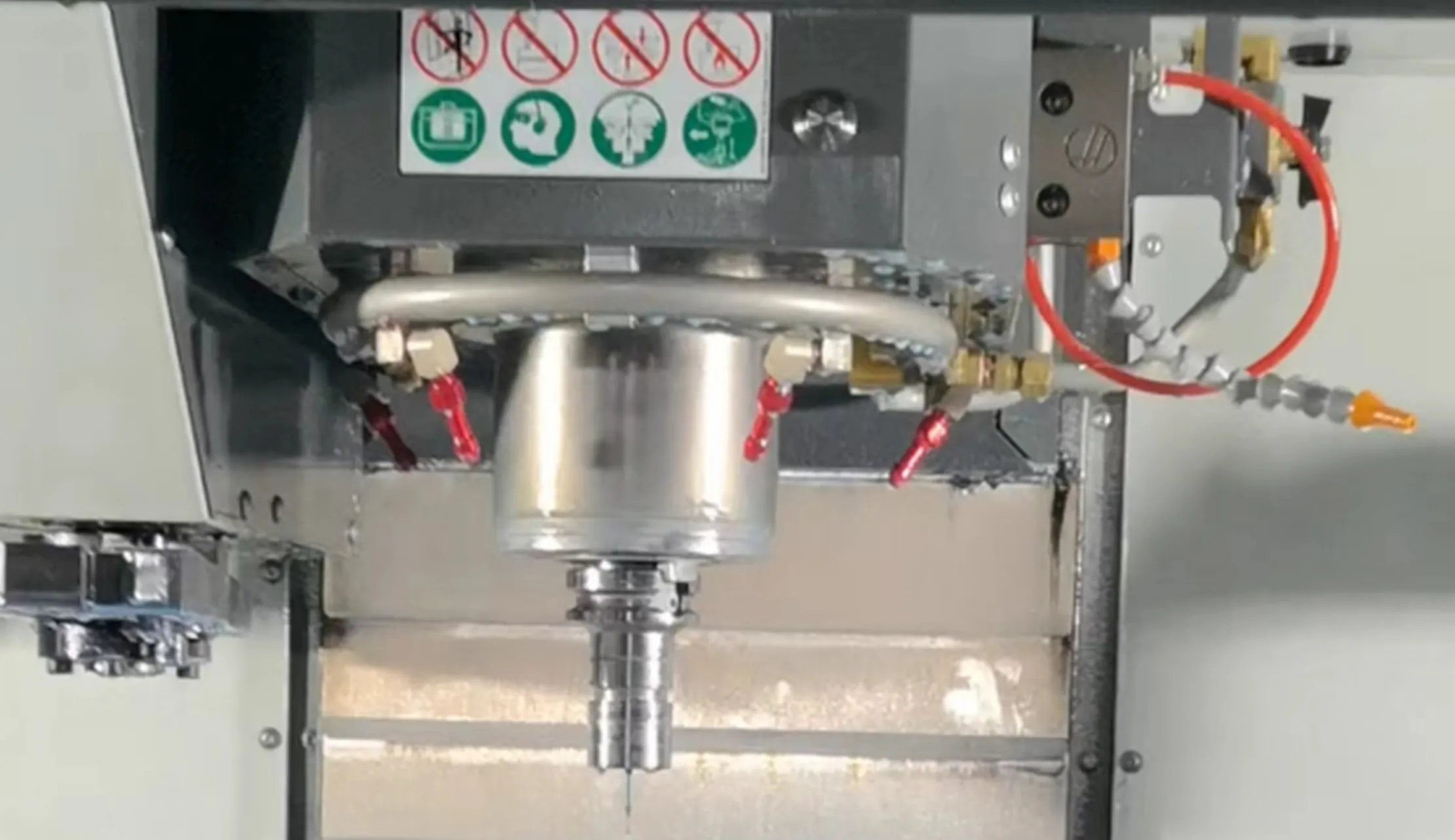 5-Axis-CNC-Machining-Center